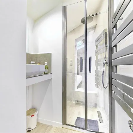 Hyper Centre - Charming Duplex - Luxury - Reversible Air Conditioning - 10 Mins From Place Massena Nicea