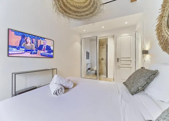 Apartmán Hyper Centre - Charming Duplex - Luxury - Reversible Air Conditioning - 10 Mins From Place Massena *