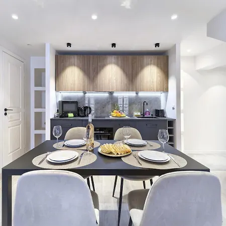 Hyper Centre - Charming Duplex - Luxury - Reversible Air Conditioning - 10 Mins From Place Massena شقة نيس