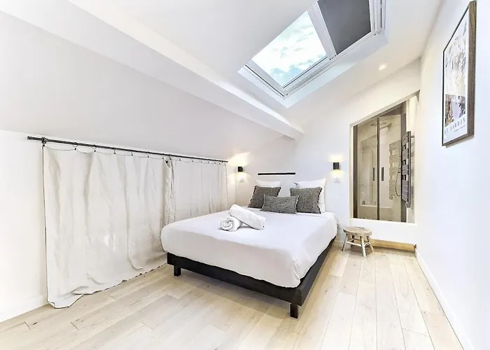 Hyper Centre - Charming Duplex - Luxury - Reversible Air Conditioning - 10 Mins From Place Massena Niza