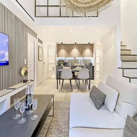 Hyper Centre - Charming Duplex - Luxury - Reversible Air Conditioning - 10 Mins From Place Massena Appartamento